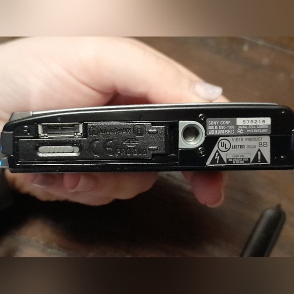 Sony Cybershot DSC-T300 10.1MP Digital Camera, Case, Battery, and Charger - Picture 10 of 16